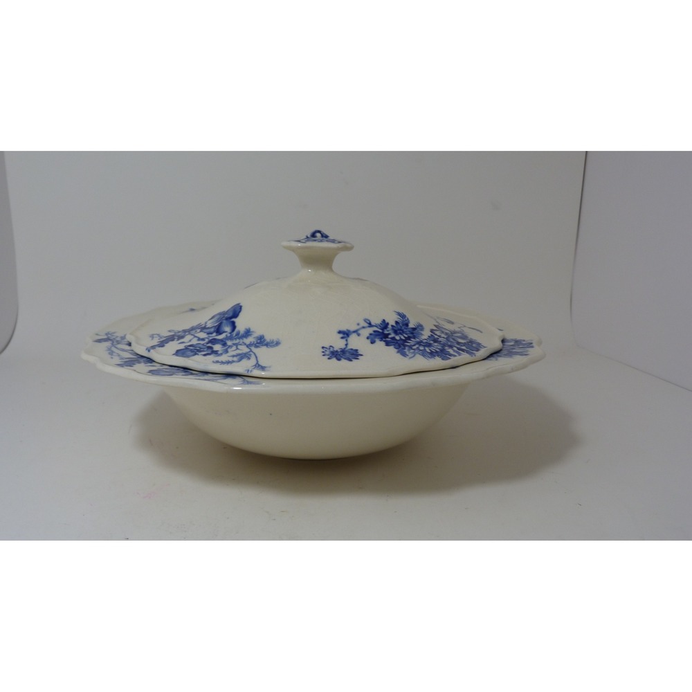 Myott Son & Co England Cosita Blue White Floral Scalloped Lidded Tureen Bowl 9"
